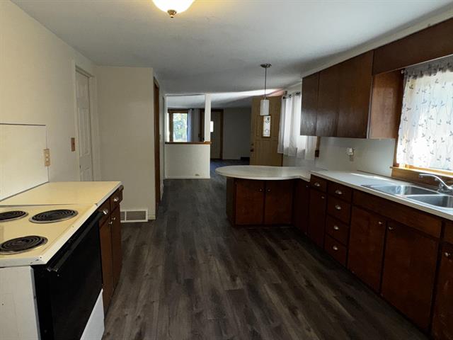 Builiding view fifteen for 213 Montcalm, Greenville, MI. 48838