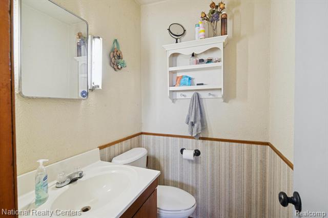 Builiding view eighteen for 1251 Reading Rd, Hillsdale, MI. 49242