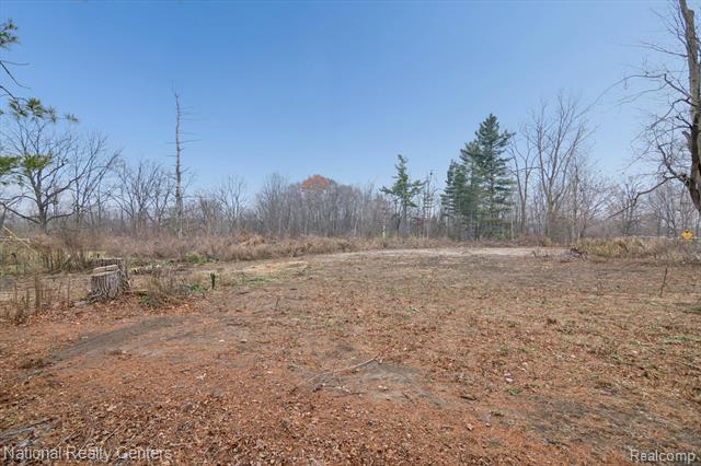 Builiding view forty three for 1251 Reading Rd, Hillsdale, MI. 49242