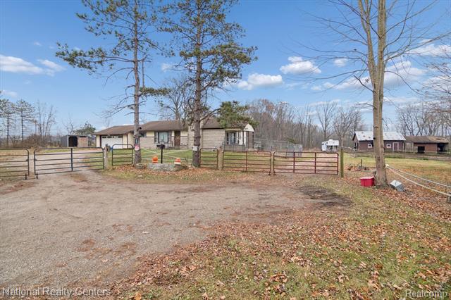 Builiding view four for 1251 Reading Rd, Hillsdale, MI. 49242