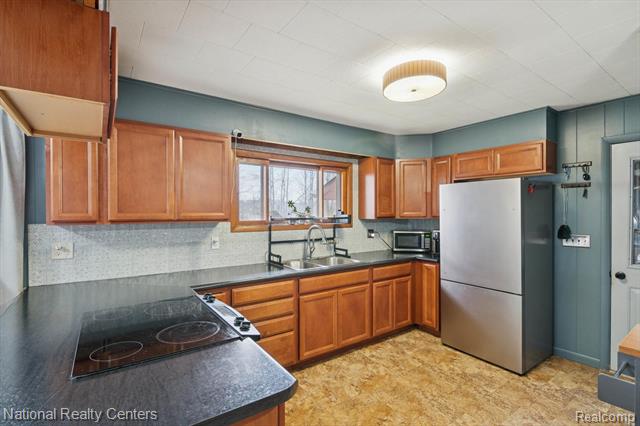 Builiding view fourteen for 1251 Reading Rd, Hillsdale, MI. 49242