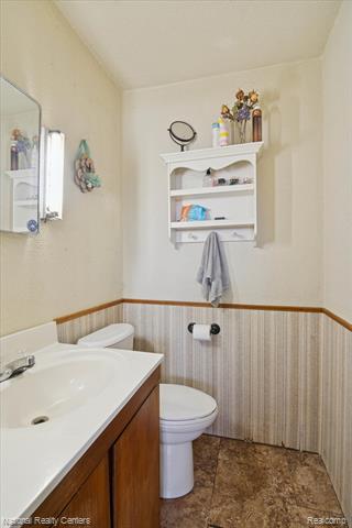 Builiding view nineteen for 1251 Reading Rd, Hillsdale, MI. 49242