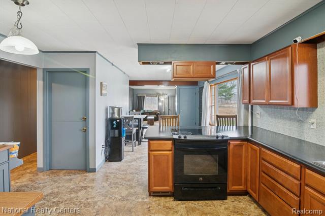 Builiding view sixteen for 1251 Reading Rd, Hillsdale, MI. 49242