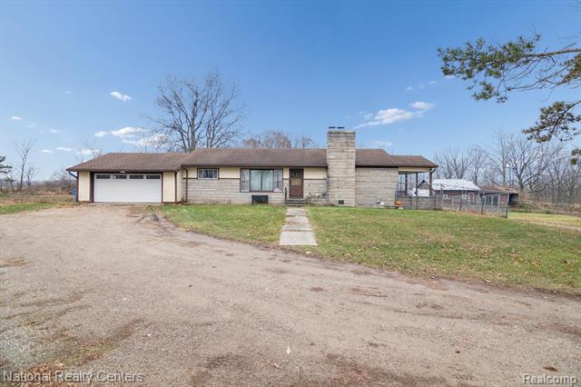 Builiding view two for 1251 Reading Rd, Hillsdale, MI. 49242