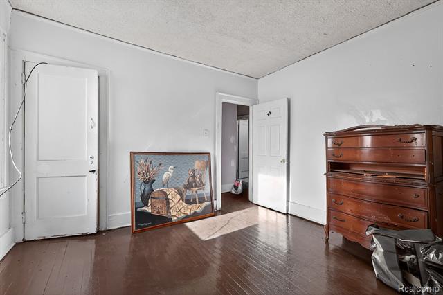 Builiding view eighteen for 5773 Lakewood, Detroit, MI. 48213