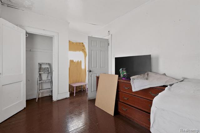 Builiding view fifteen for 5773 Lakewood, Detroit, MI. 48213