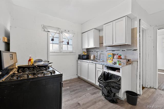 Builiding view nine for 5773 Lakewood, Detroit, MI. 48213