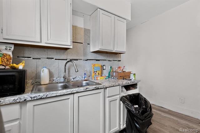 Builiding view ten for 5773 Lakewood, Detroit, MI. 48213