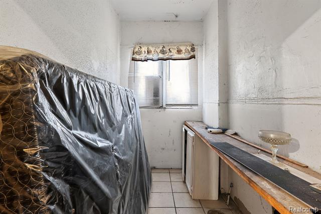 Builiding view twelve for 5773 Lakewood, Detroit, MI. 48213