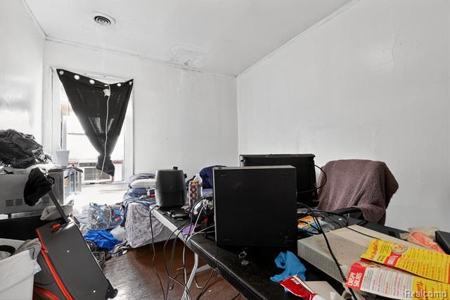 Builiding view twenty three for 5773 Lakewood, Detroit, MI. 48213