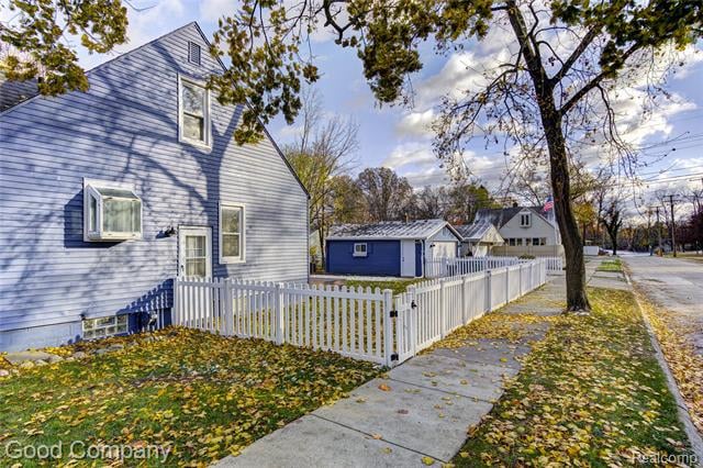 Builiding view forty one for 1027 Orchard Grove, Royal Oak, MI. 48067