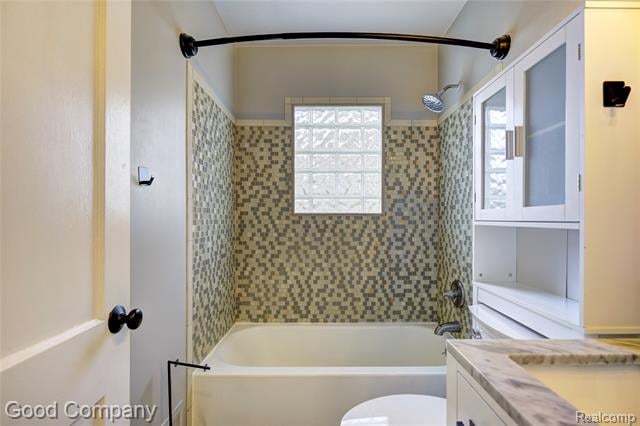 Builiding view seventeen for 1027 Orchard Grove, Royal Oak, MI. 48067