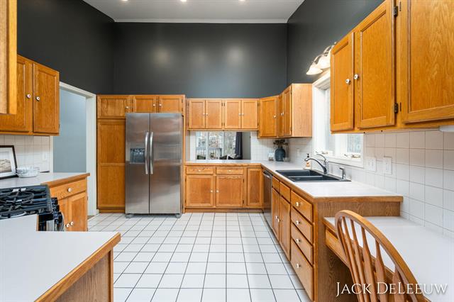 Builiding view fourteen for 6696 Highmeadow, Byron Center, MI. 49315