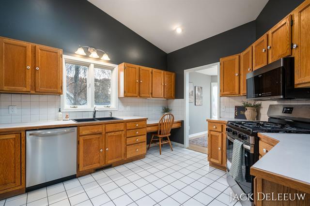 Builiding view seventeen for 6696 Highmeadow, Byron Center, MI. 49315