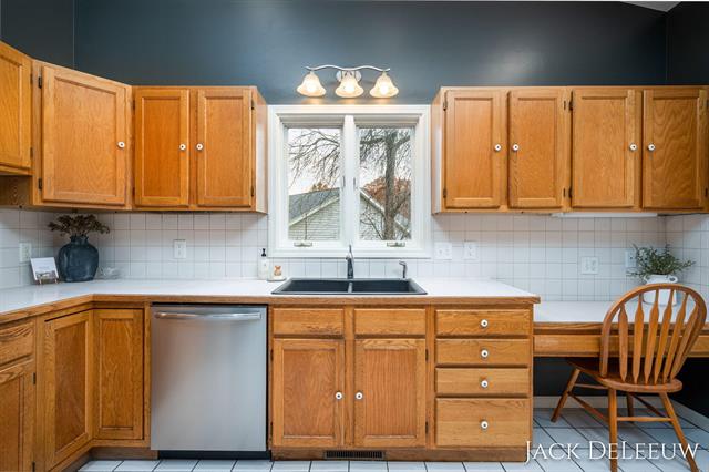 Builiding view sixteen for 6696 Highmeadow, Byron Center, MI. 49315