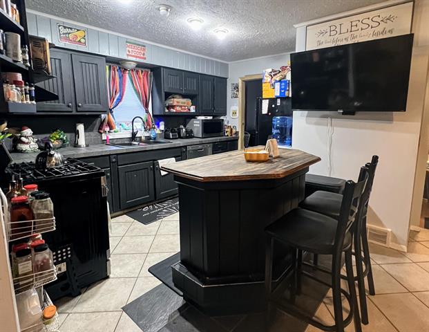 Builiding view ten for 6340 Quarterline, Spring Lake, MI. 49456