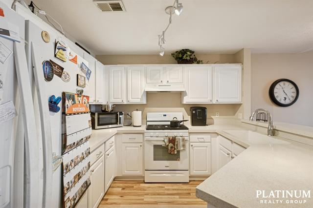 Builiding view eleven for 3075 Poplar Creek, Grand Rapids, MI. 49512