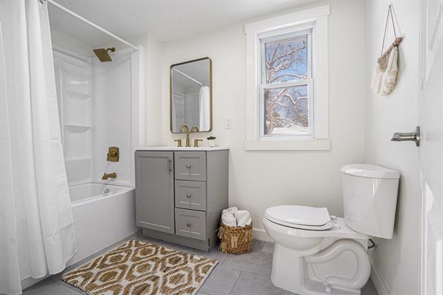 Builiding view ten for 514 Fenimore, Kalamazoo, MI. 49048