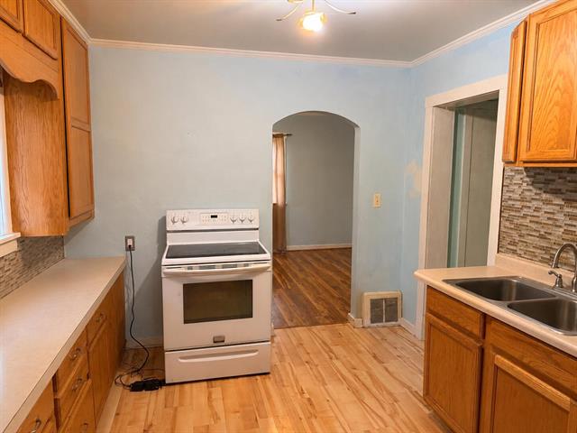 Builiding view ten for 241 Post, Battle Creek, MI. 49014