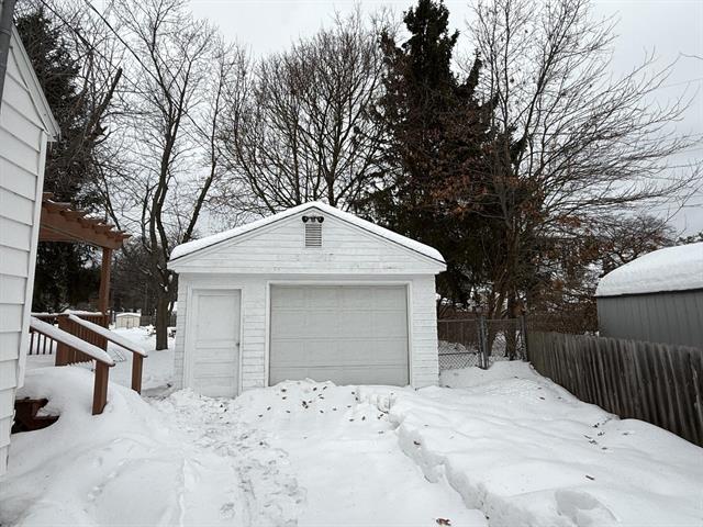 Builiding view one for 2631 Liberty, Muskegon, MI. 49441