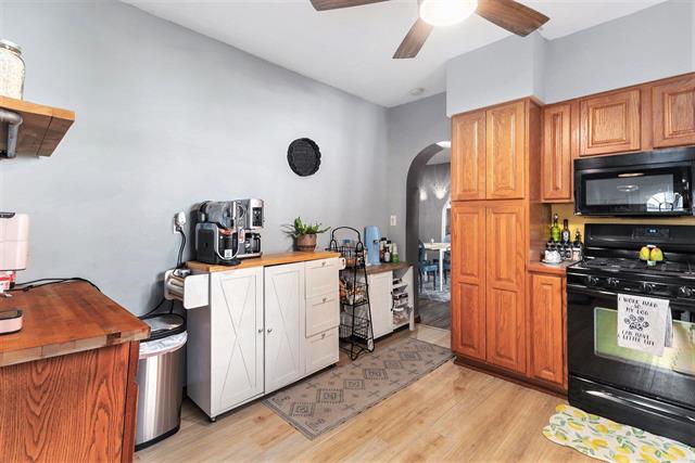 Builiding view five for 709 Loomis, Ludington, MI. 49431