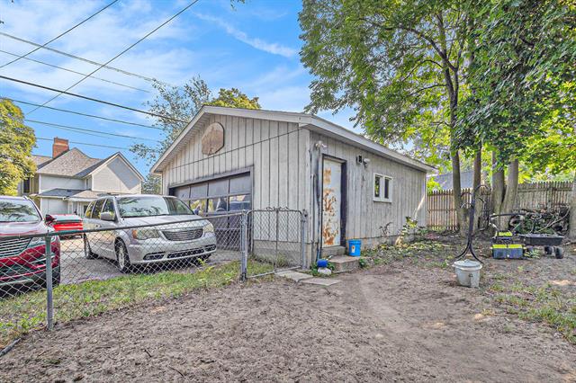 Builiding view fourteen for 709 Loomis, Ludington, MI. 49431