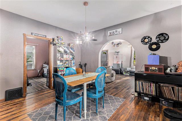 Builiding view two for 709 Loomis, Ludington, MI. 49431