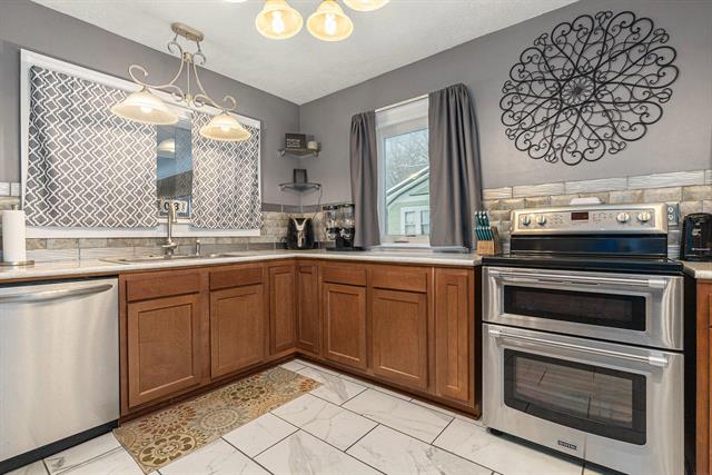 Builiding view ten for 218 Grove, Greenville, MI. 48838