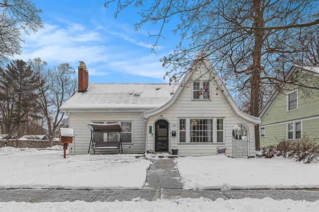 Builiding view two for 218 Grove, Greenville, MI. 48838