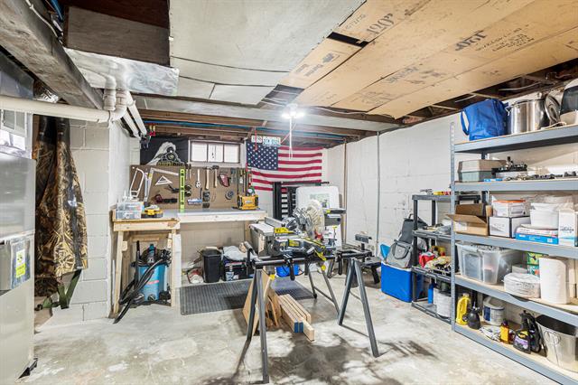 Builiding view fifteen for 314 14Th, Holland, MI. 49423