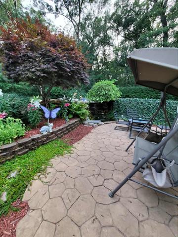 Builiding view forty nine for 423 Fernwood, Muskegon, MI. 49442