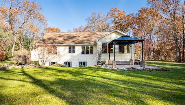 Builiding view one for 423 Fernwood, Muskegon, MI. 49442