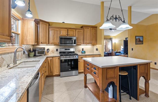 Builiding view thirteen for 423 Fernwood, Muskegon, MI. 49442