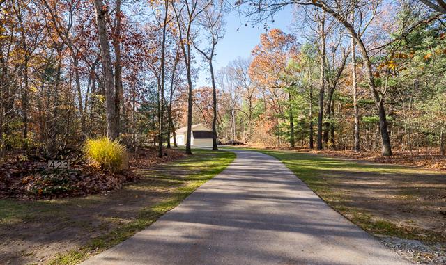 Builiding view thirty eight for 423 Fernwood, Muskegon, MI. 49442