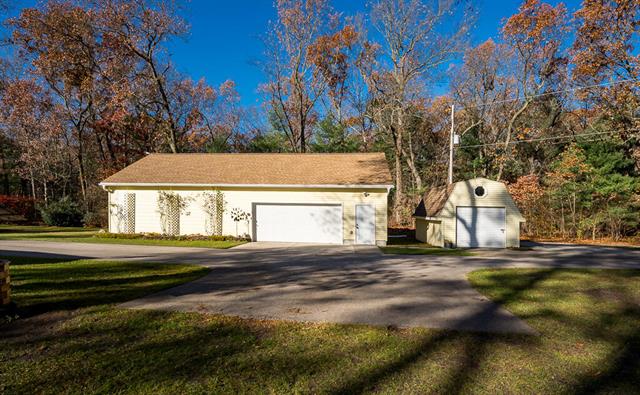 Builiding view thirty nine for 423 Fernwood, Muskegon, MI. 49442