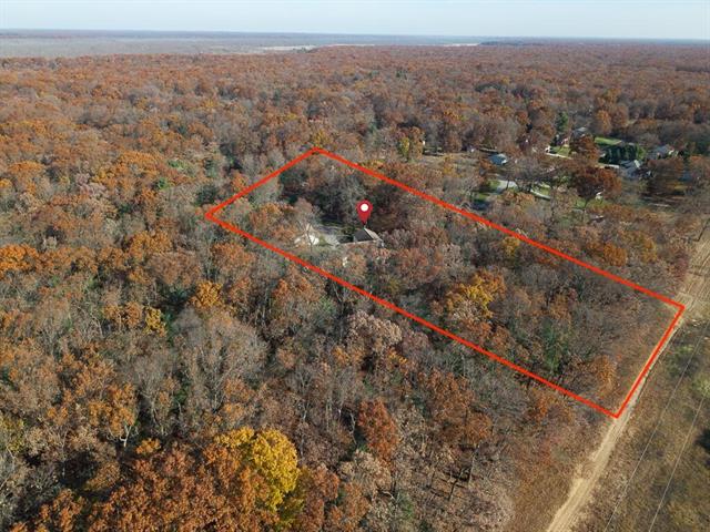 Builiding view thirty seven for 423 Fernwood, Muskegon, MI. 49442