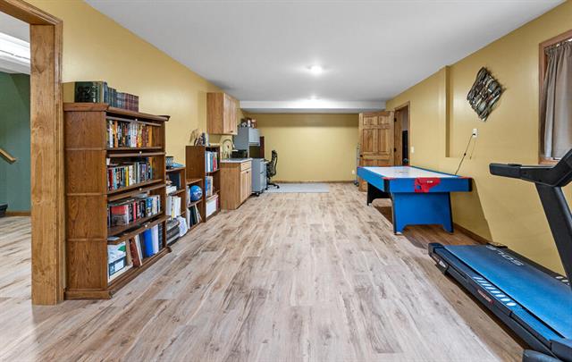 Builiding view twenty nine for 423 Fernwood, Muskegon, MI. 49442