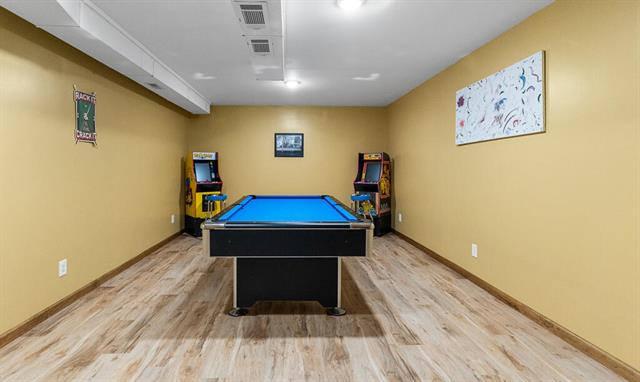 Builiding view twenty six for 423 Fernwood, Muskegon, MI. 49442