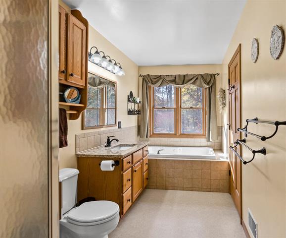 Builiding view twenty for 423 Fernwood, Muskegon, MI. 49442