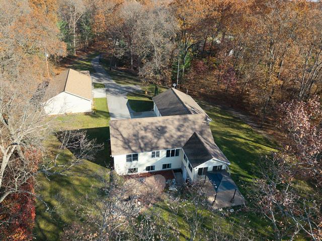 Builiding view two for 423 Fernwood, Muskegon, MI. 49442