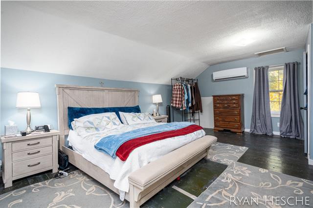 Builiding view twenty one for 150 Main, Saranac, MI. 48881