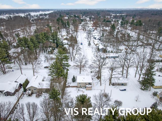 Builiding view fifty two for 19210 Glendale, Spring Lake, MI. 49456