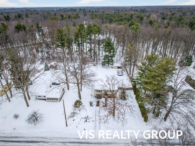 Builiding view forty nine for 19210 Glendale, Spring Lake, MI. 49456