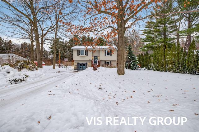 Builiding view sixty one for 19210 Glendale, Spring Lake, MI. 49456