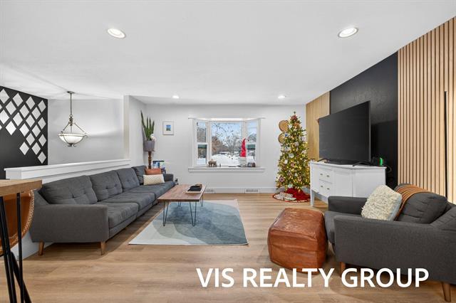 Builiding view twenty one for 19210 Glendale, Spring Lake, MI. 49456