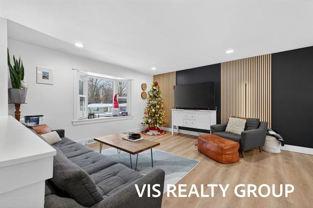 Builiding view twenty three for 19210 Glendale, Spring Lake, MI. 49456