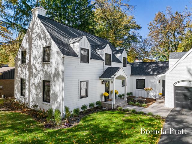 Builiding view fifty two for 2559 Alger, Grand Rapids, MI. 49546