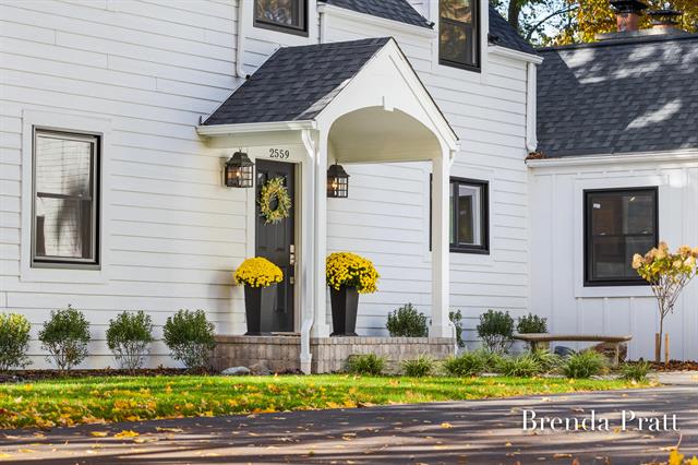 Builiding view forty eight for 2559 Alger, Grand Rapids, MI. 49546