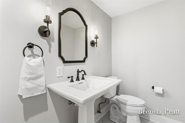 Builiding view forty three for 2559 Alger, Grand Rapids, MI. 49546