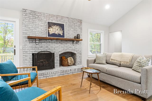 Builiding view ten for 2559 Alger, Grand Rapids, MI. 49546